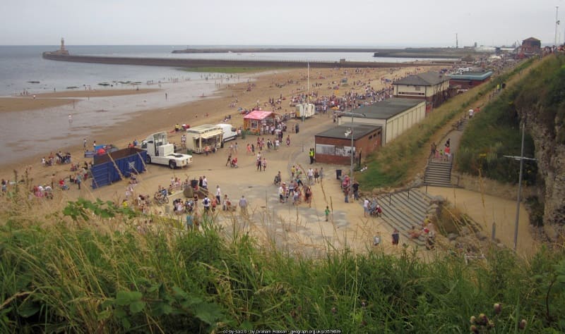 Roker Beach - crowds attractions